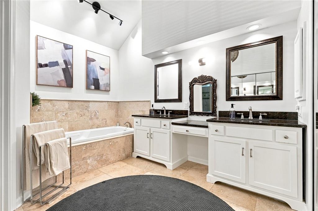 7826148 Property Photo 21