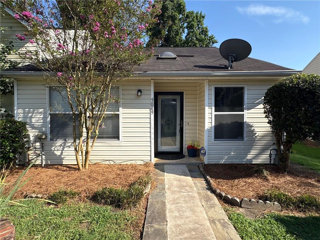9049 Stoneleigh Trace Property Photo 1
