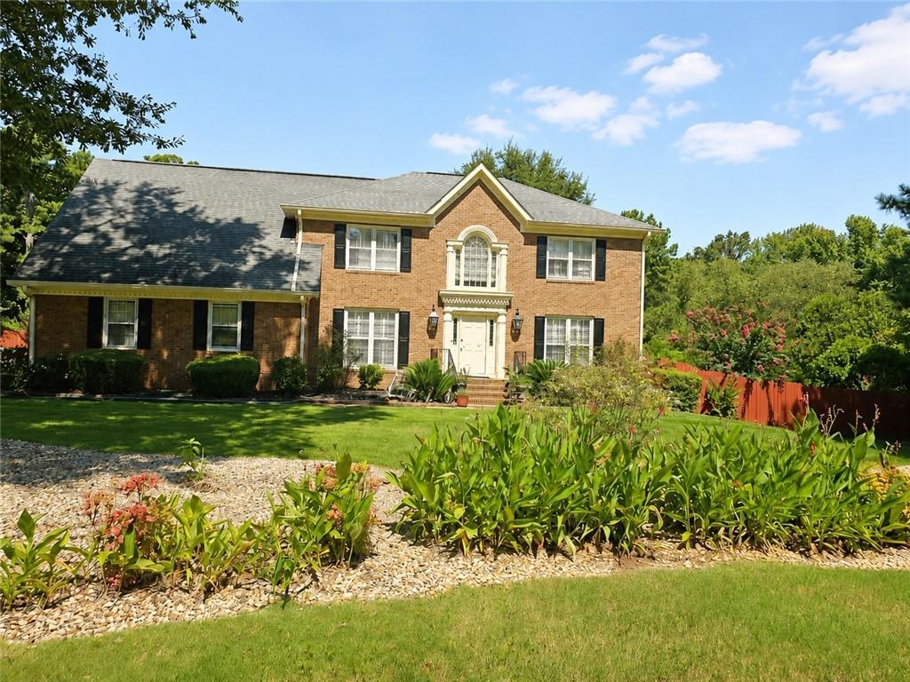 1500 Old Salem Drive SE Property Photo 1