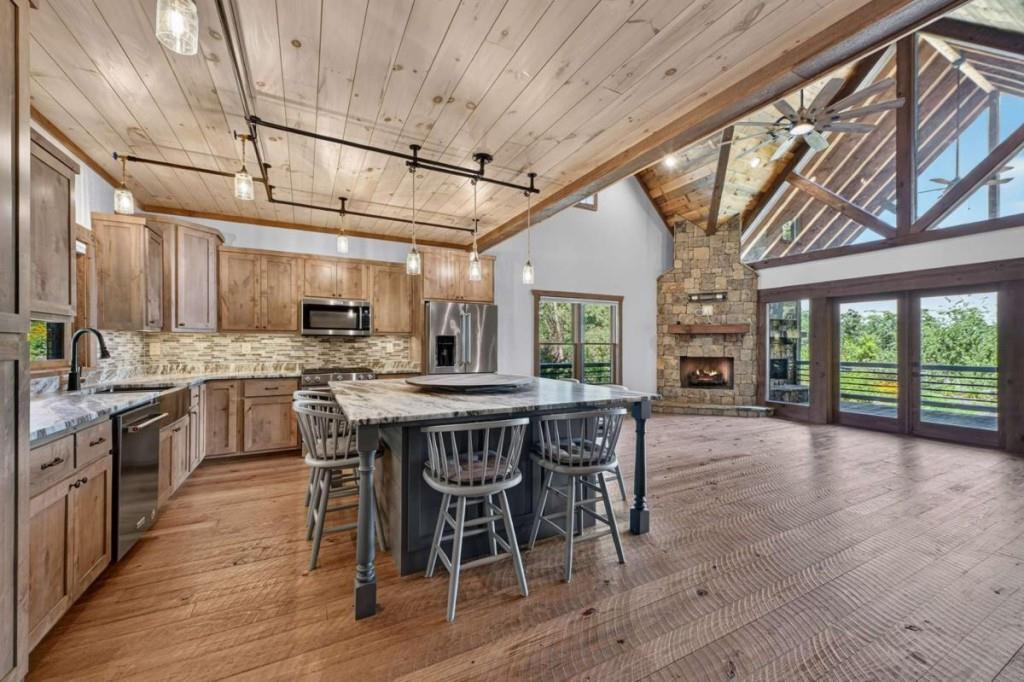 320 Amber Ridge Property Photo 14