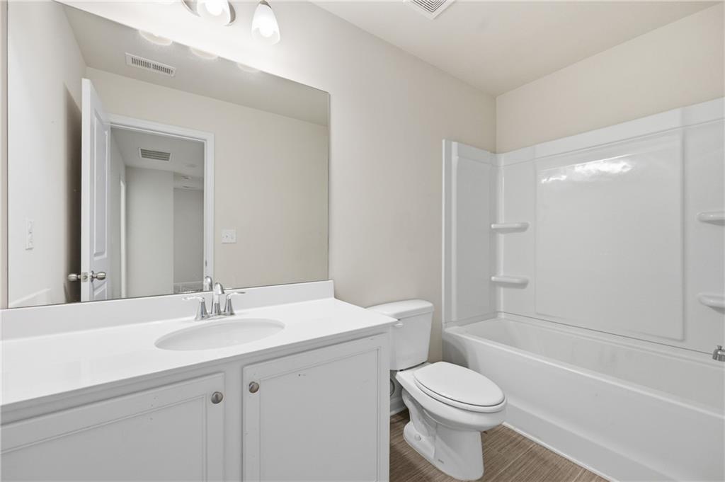 4724 Fullerton Drive Property Photo 9