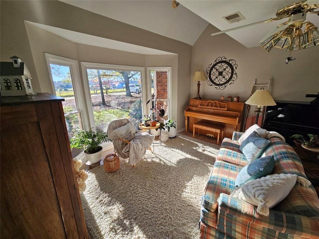 1234 Sunset Drive Property Photo 9