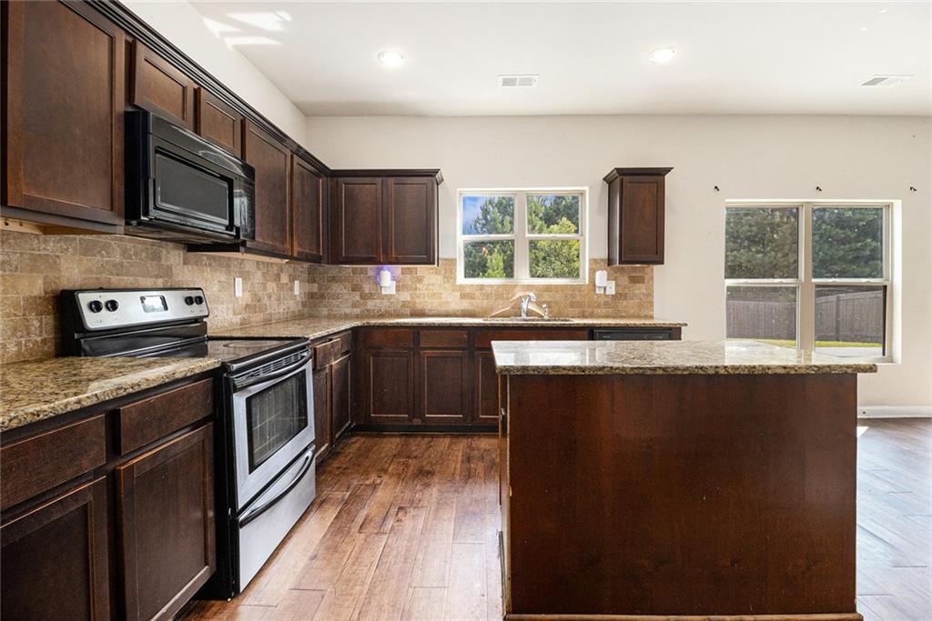 10994 Genova Terrace Property Photo 11