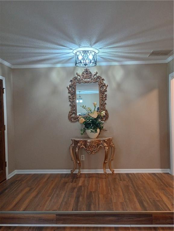2589 King Circle Se Property Photo 6