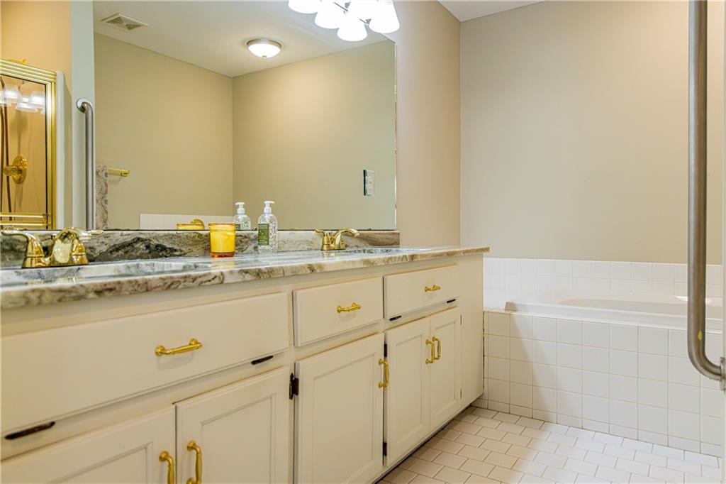 2 Robin St Unit 5 Property Photo 17