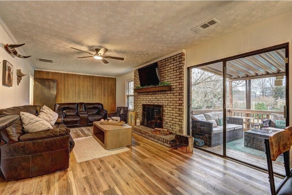 457 Castleaire Drive Property Photo 3