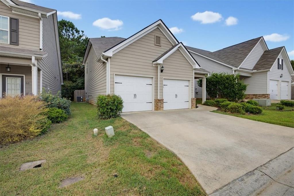 65 Castlemoor Loop Property Photo 3