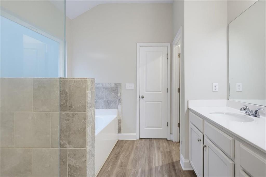 65 Castlemoor Loop Property Photo 24