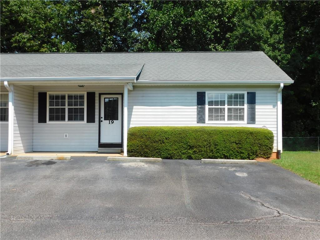 137 Riverside Circle Unit 19 Property Photo 1