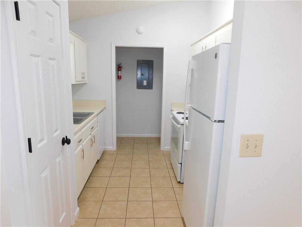 137 Riverside Circle Unit 19 Property Photo 4