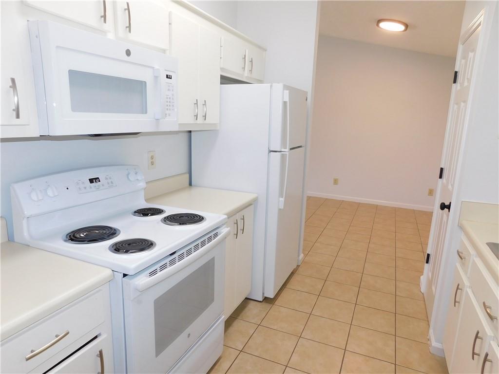 137 Riverside Circle Unit 19 Property Photo 5