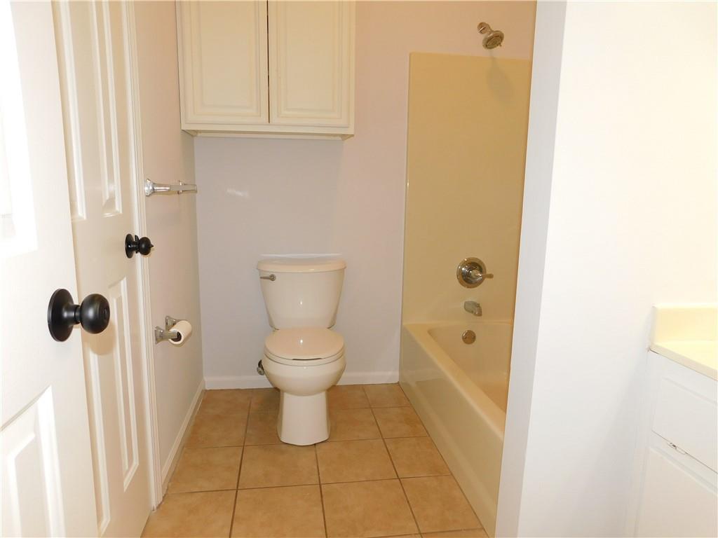 137 Riverside Circle Unit 19 Property Photo 7
