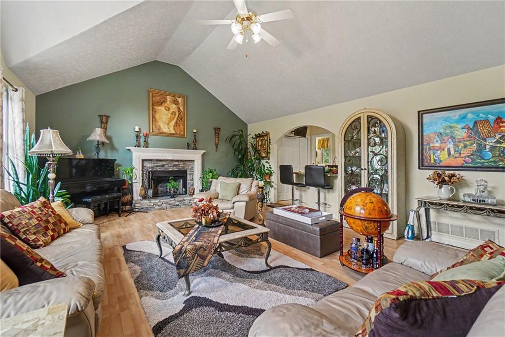 1030 Queensbury Run Property Photo 10