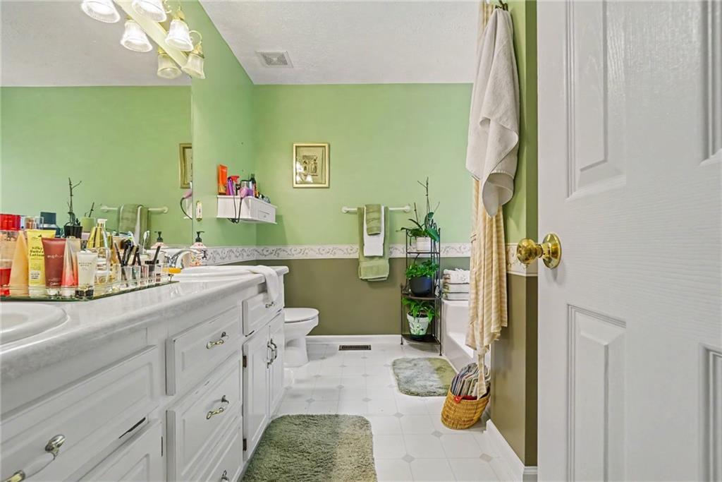1030 Queensbury Run Property Photo 17