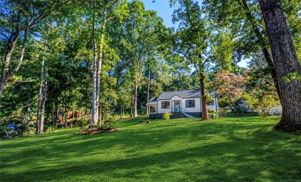 2483 Lakeshore Property Photo 3
