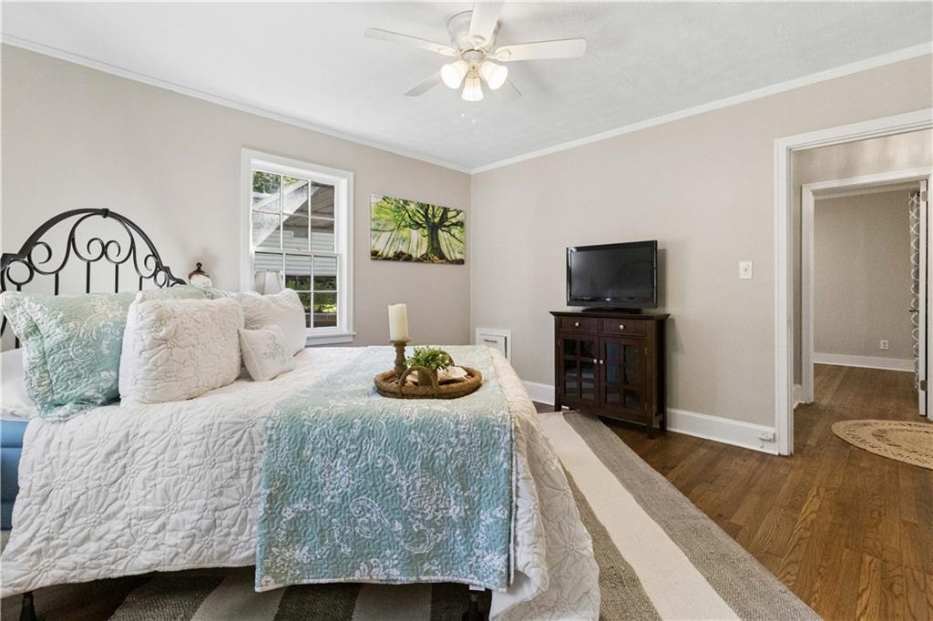 2483 Lakeshore Property Photo 24