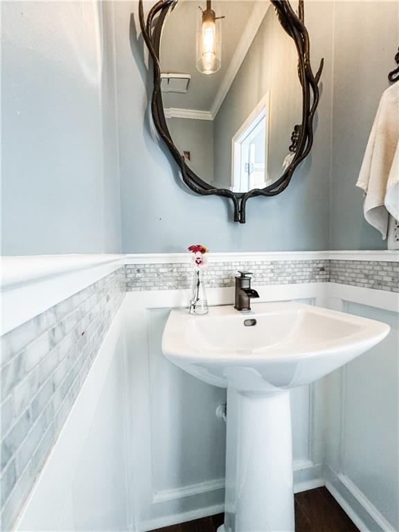 2590 Grassview Drive Property Photo 5