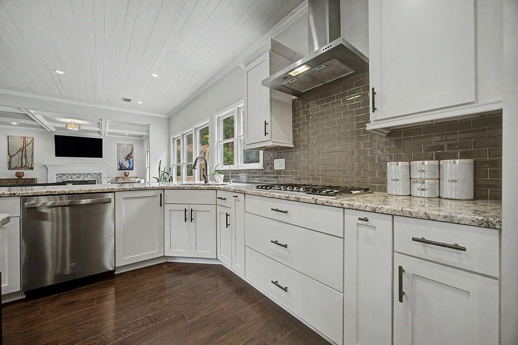 2590 Grassview Drive Property Photo 16