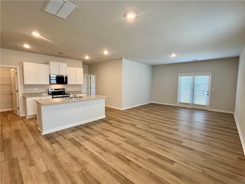 2910 Daxton Lane Property Photo 3