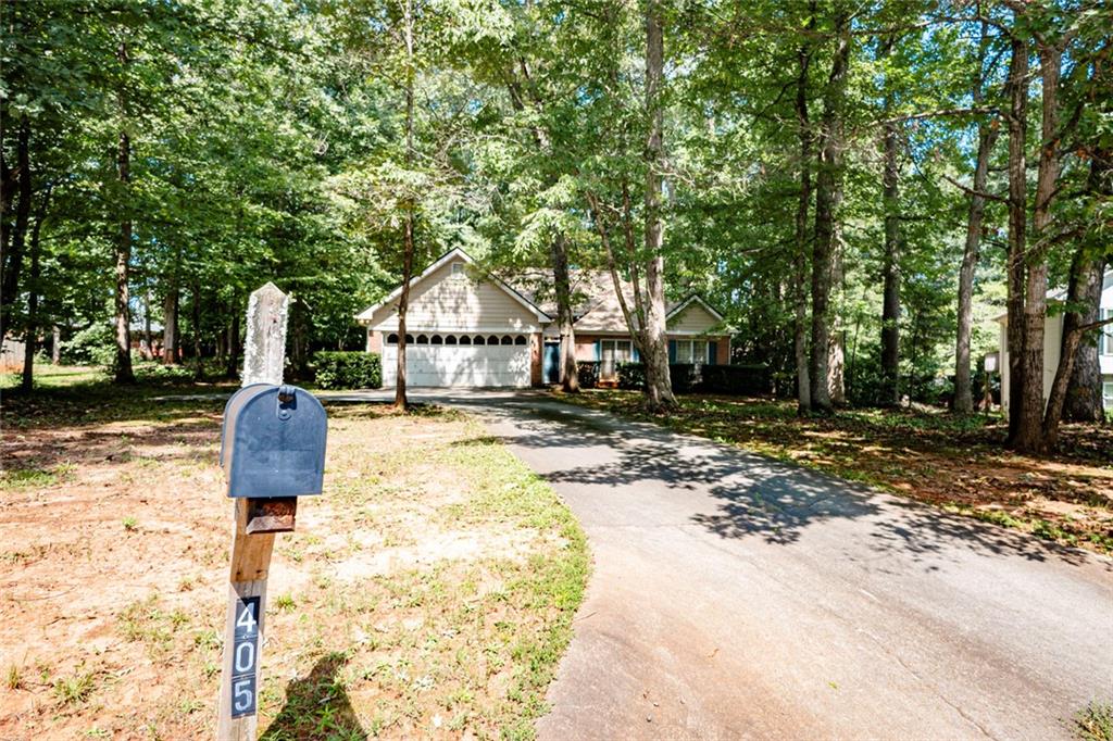 405 Radcliffe Trace Property Photo 2