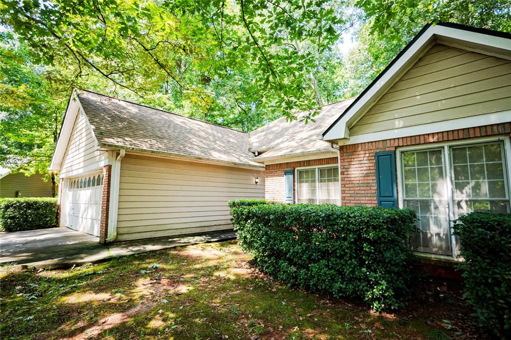 405 Radcliffe Trace Property Photo 3