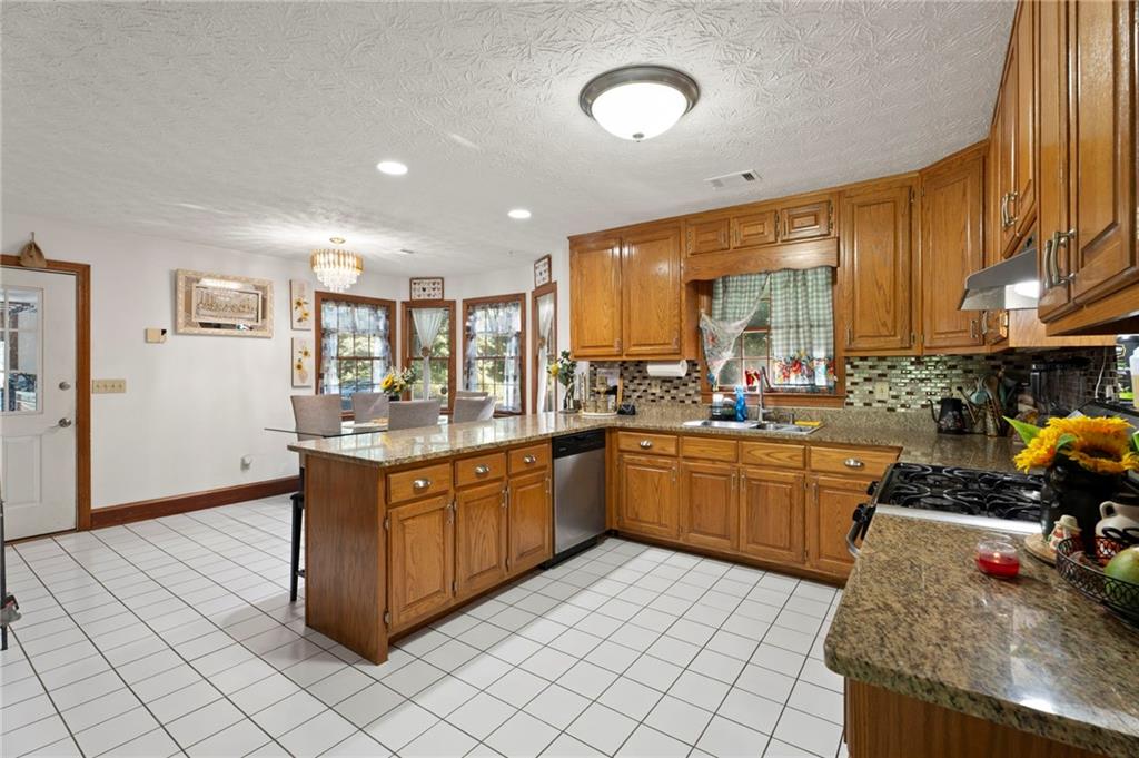 735 Chambers Road Property Photo 14