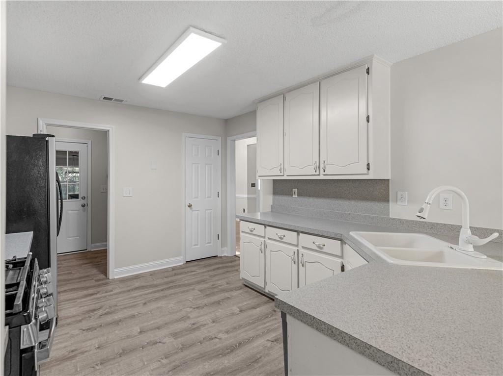 1425 Shingle Way Property Photo 8