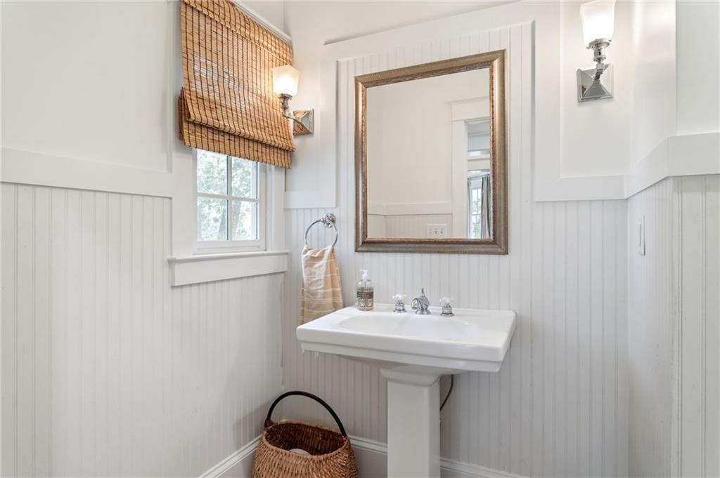 896 Glenbrook Drive Nw Property Photo 16