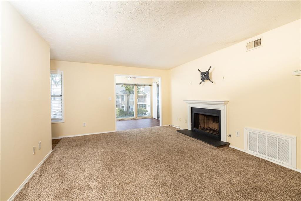 910 Augusta Drive Se Property Photo 9