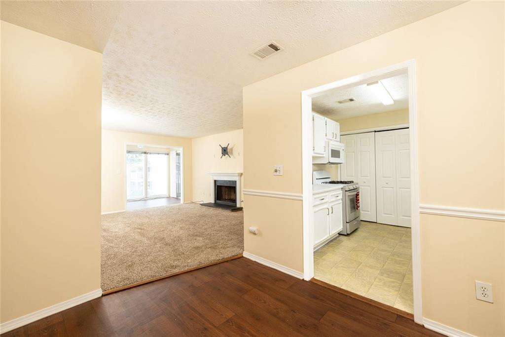 910 Augusta Drive Se Property Photo 10