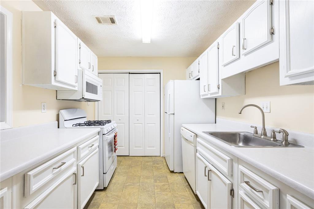 910 Augusta Drive Se Property Photo 12