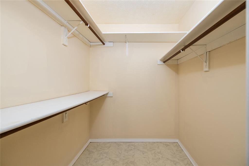 910 Augusta Drive Se Property Photo 32