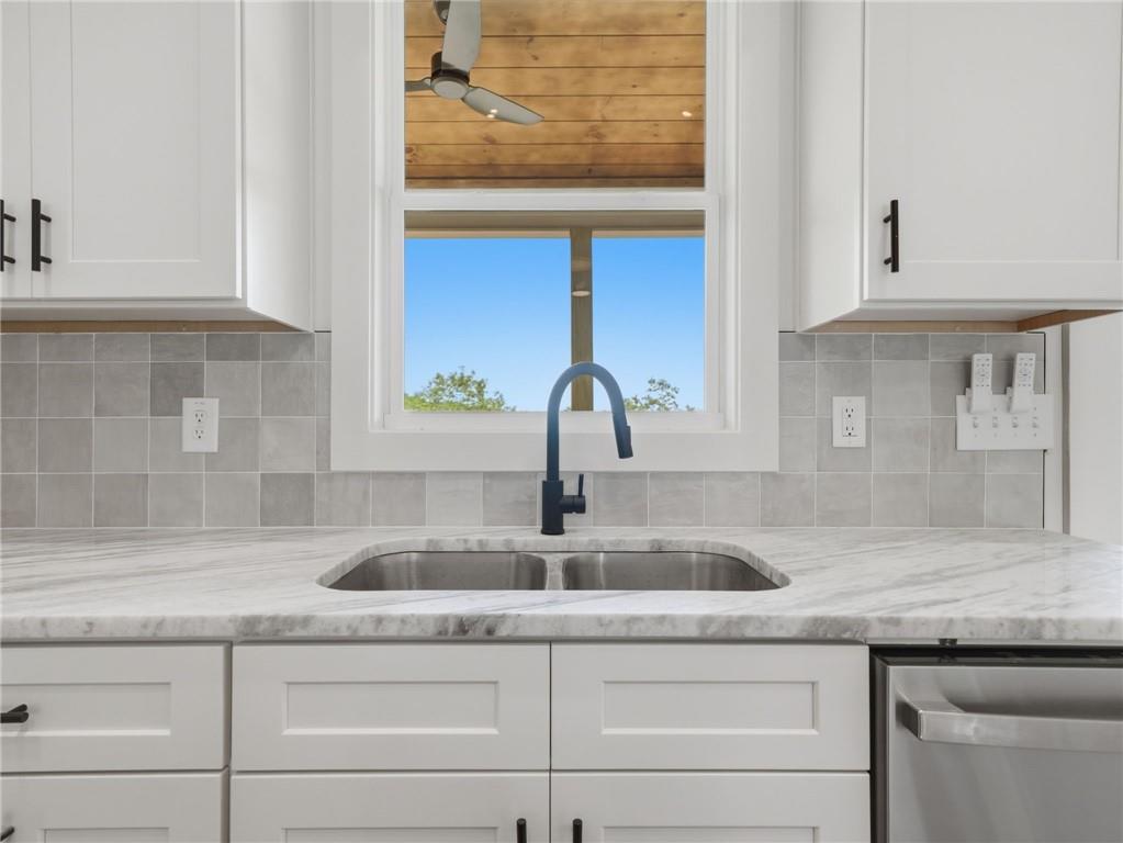 1521b Azure Lane Property Photo 12