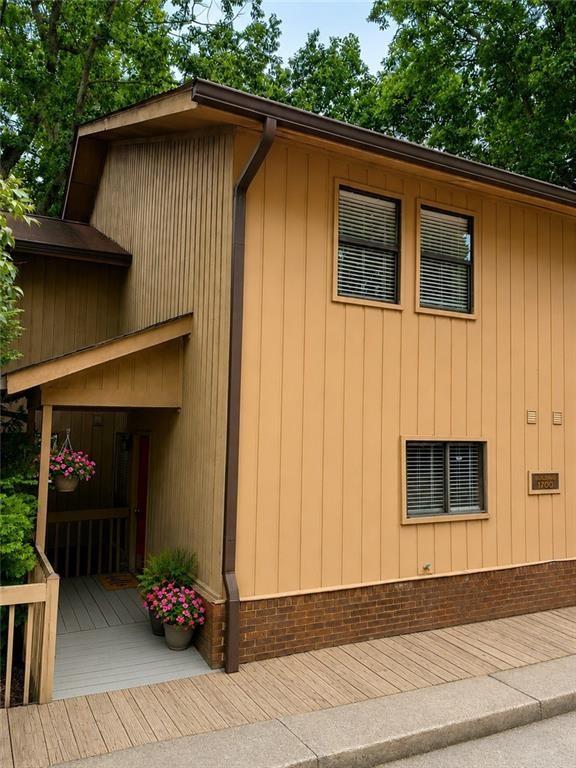 1702 Pine Tree Drive Property Photo 2