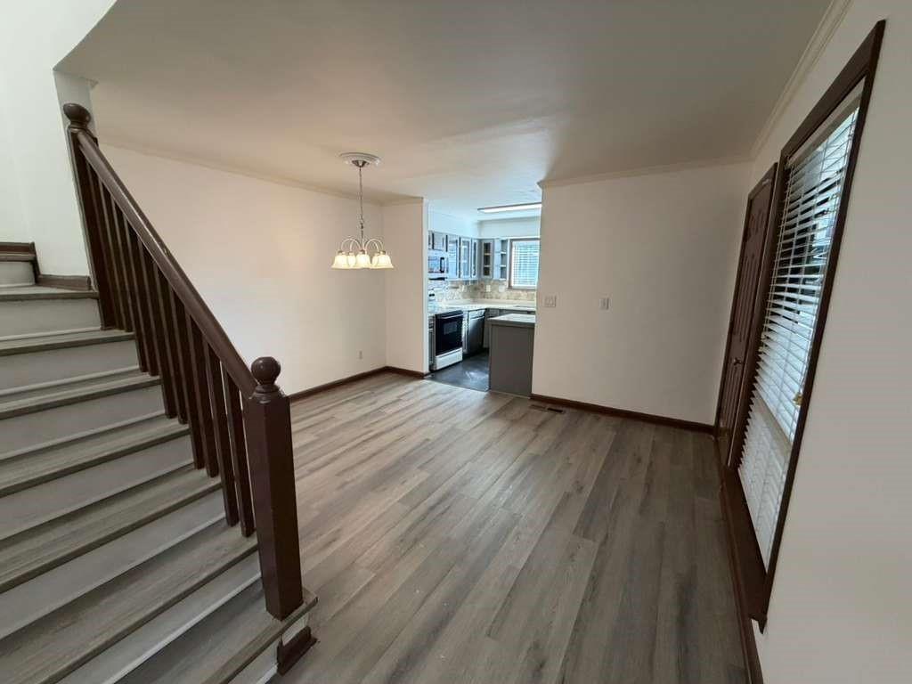 1702 Pine Tree Drive Property Photo 4