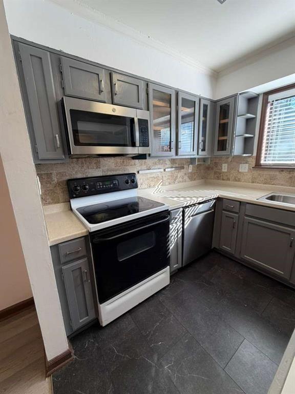 1702 Pine Tree Drive Property Photo 6
