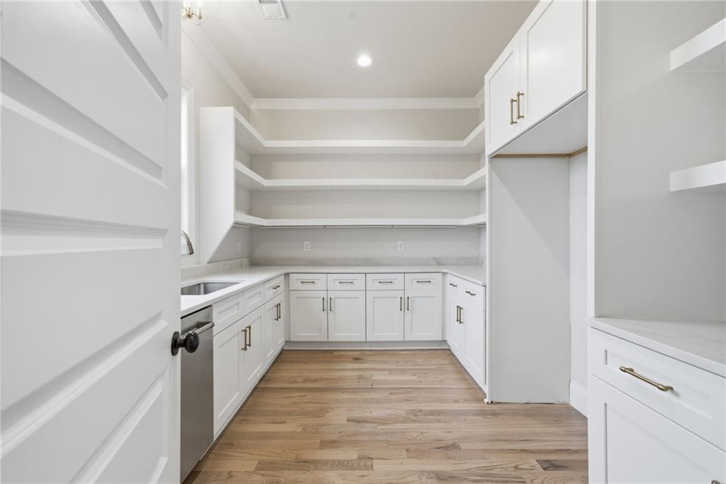 5352 Price Property Photo 33