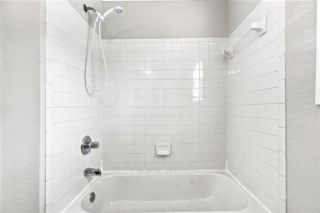 304 Waterfront Drive Property Photo 23