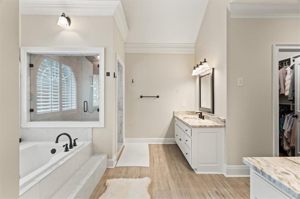 4512 Woodhaven Ne Property Photo 13