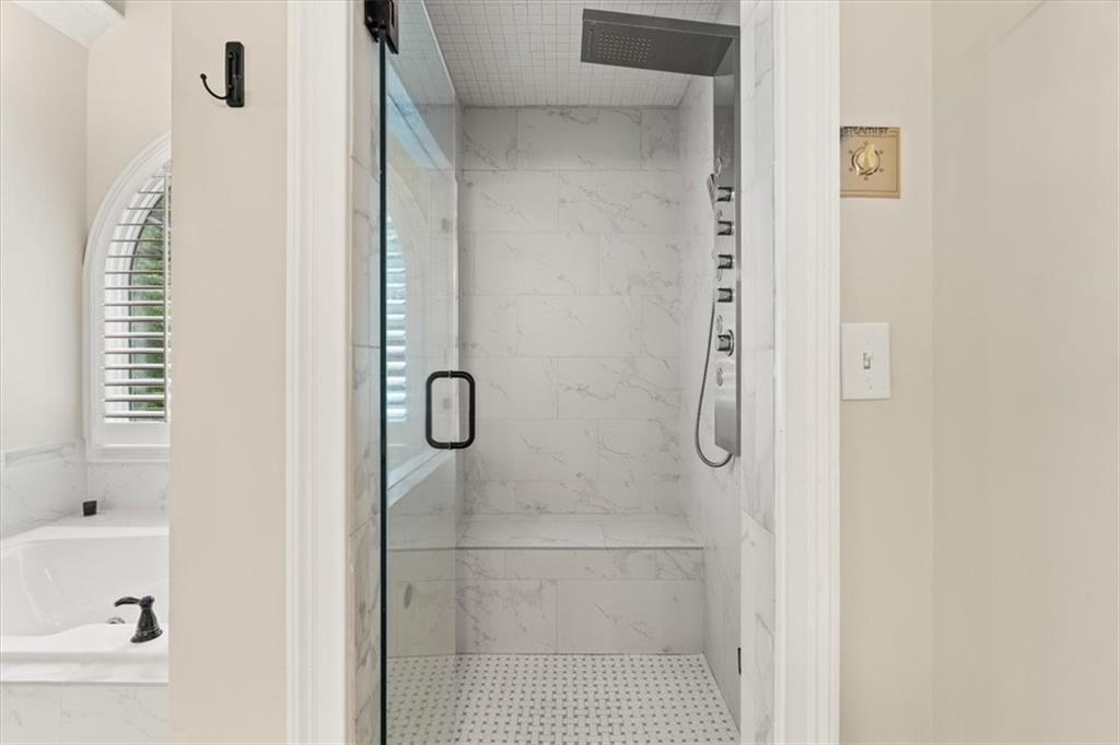 4512 Woodhaven Ne Property Photo 14