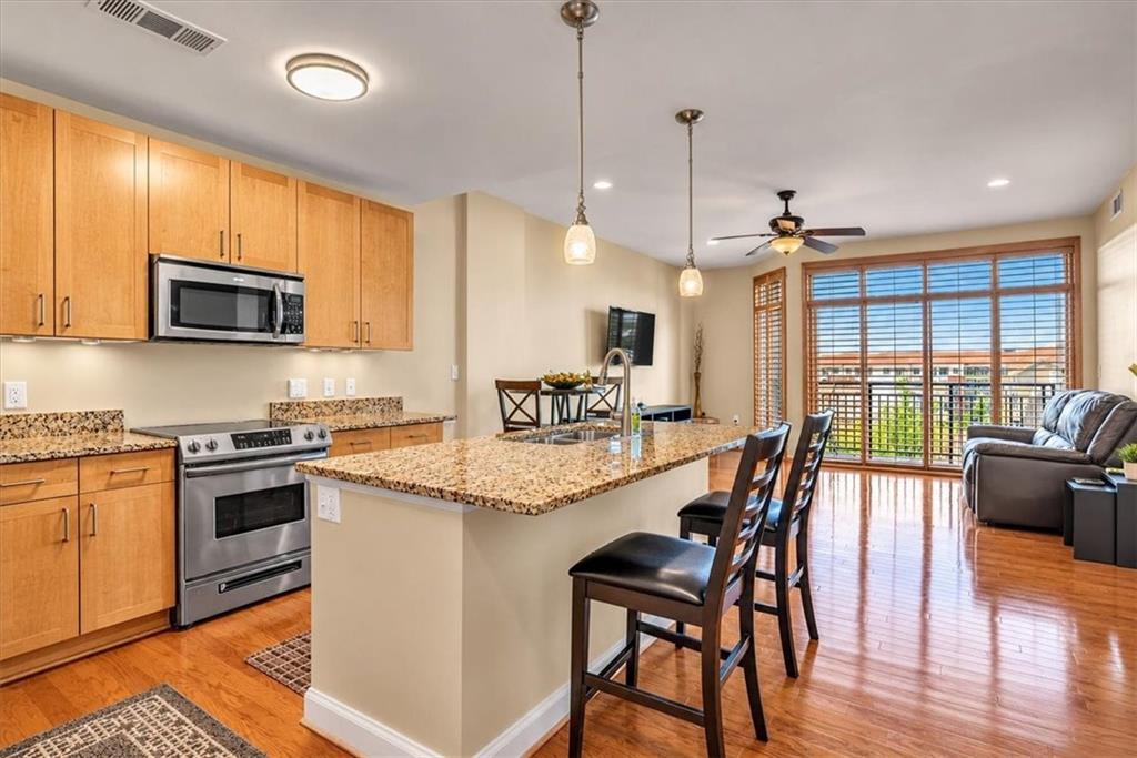 711 Cosmopolitan Drive Ne Unit 403 Property Photo 1