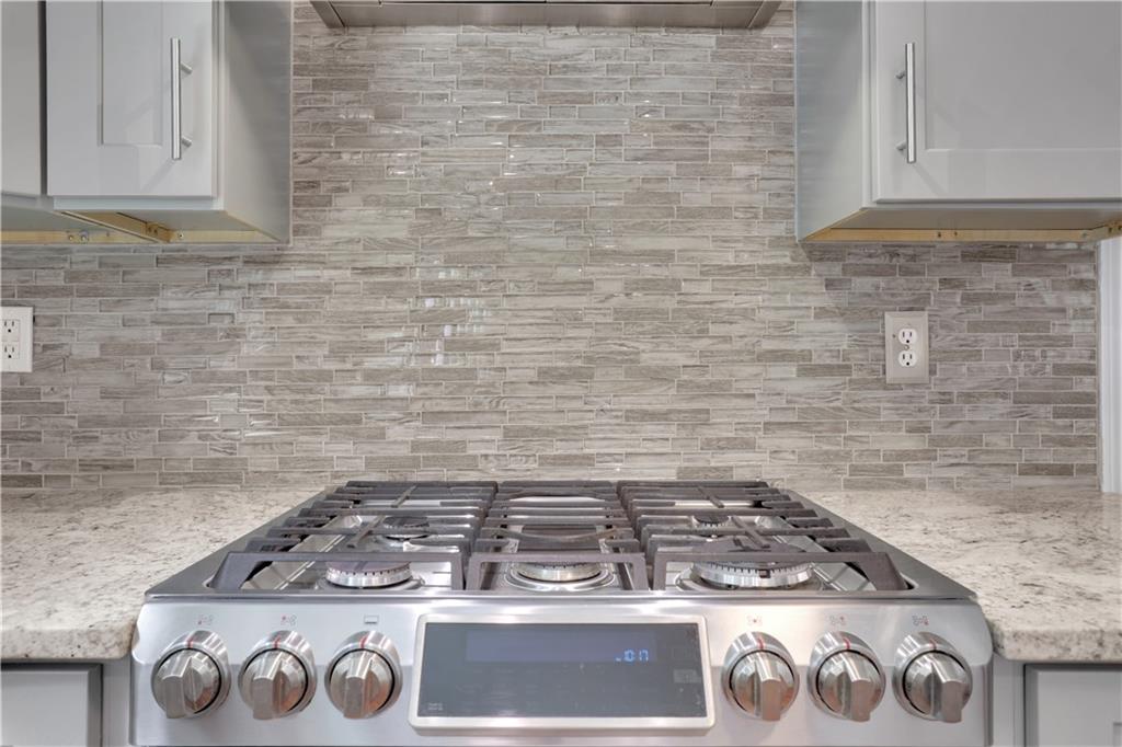 2395 Devon Leigh Walk Property Photo 13