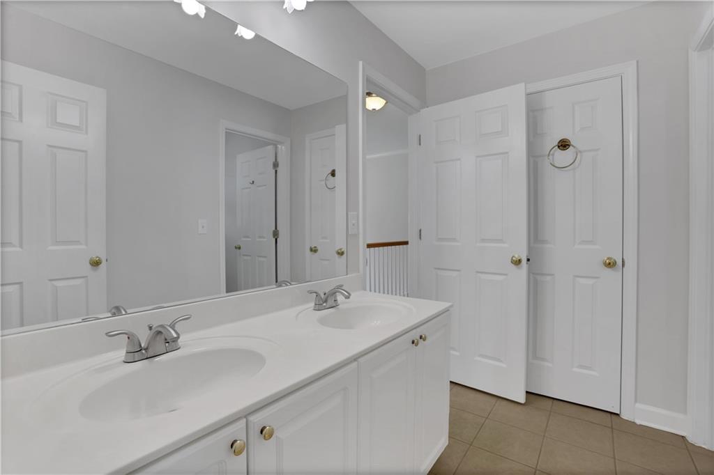 2395 Devon Leigh Walk Property Photo 36
