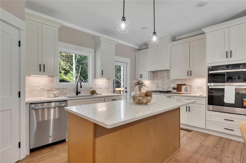 161 Ambrose Drive Property Photo 10