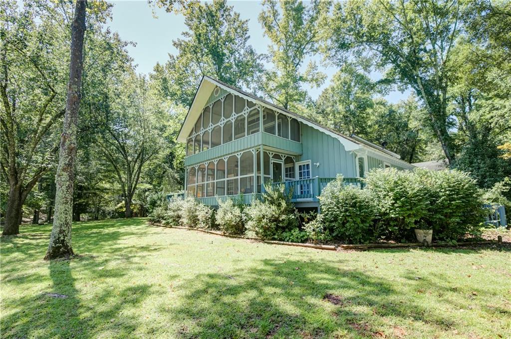 215 Wessmanor Drive Property Photo 2