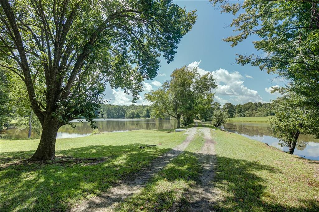 215 Wessmanor Drive Property Photo 4