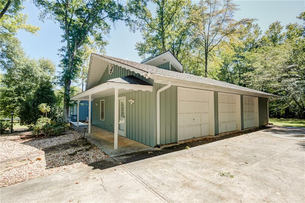 215 Wessmanor Drive Property Photo 5