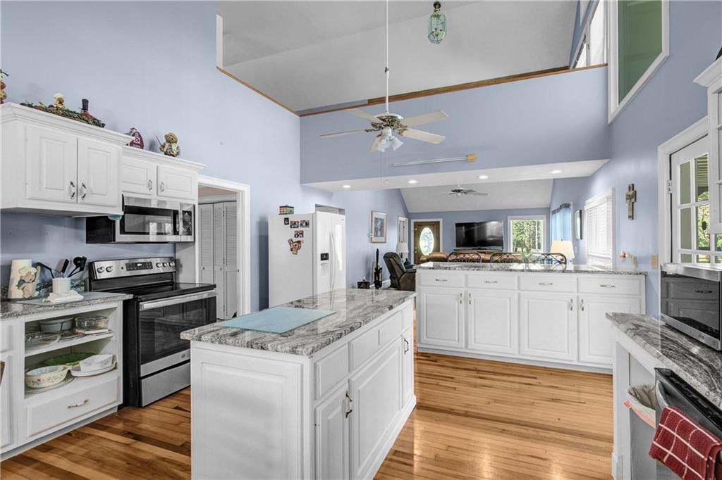 215 Wessmanor Drive Property Photo 10