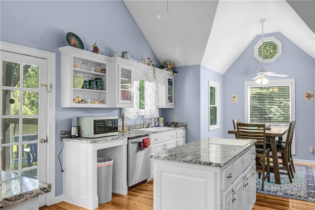 215 Wessmanor Drive Property Photo 12