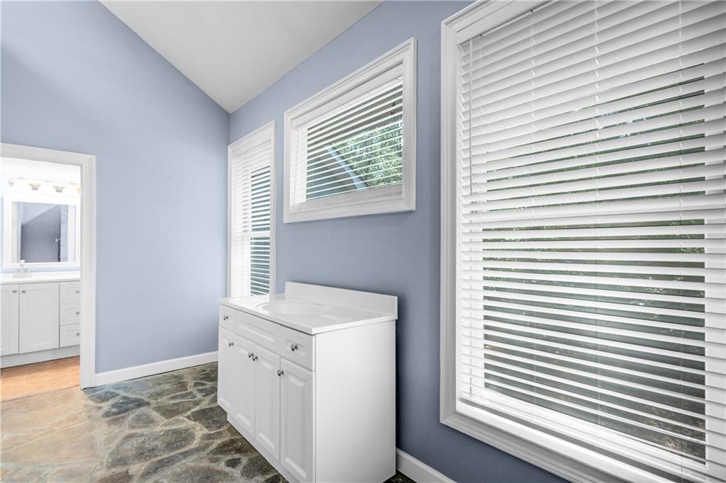 215 Wessmanor Drive Property Photo 25